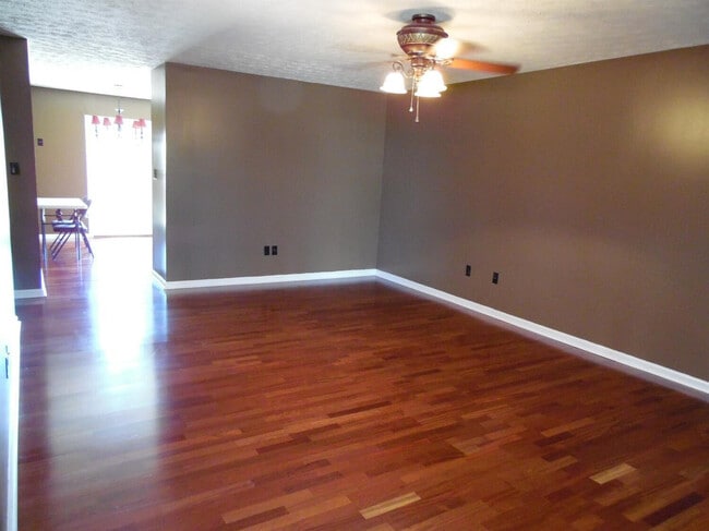 Foto del edificio - 1305 Amherst Dr