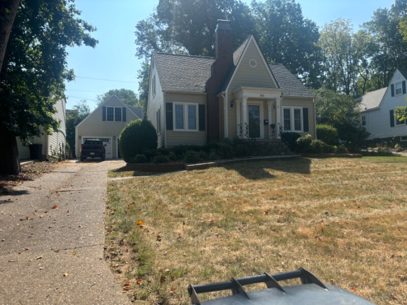 Primary Photo - 168 W Glenwood Dr