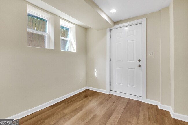 Foto del edificio - 998 Mayson Turner Rd NW