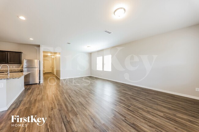 Foto del edificio - 222 N 199th Ln