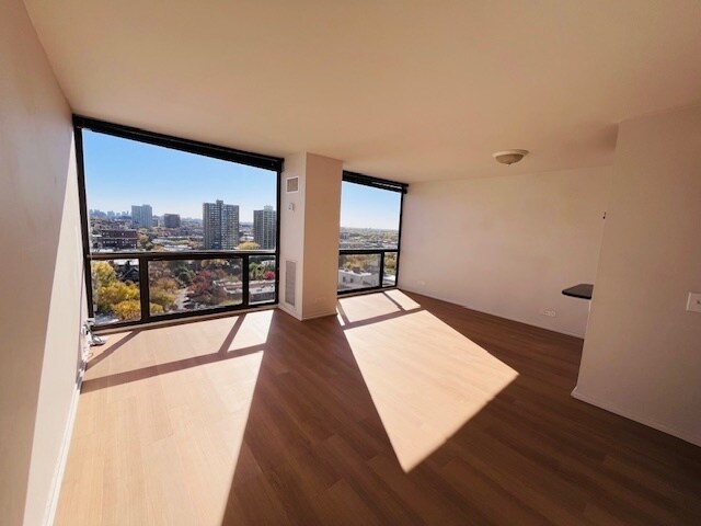 Foto del edificio - 4343 N CLARENDON Ave