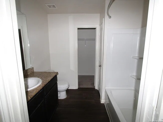 Foto del edificio - 6135 Lakefront