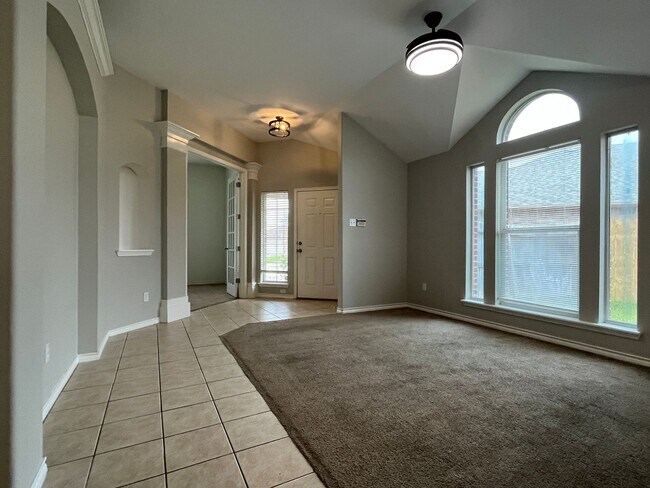 Building Photo - 3921 Gibraltar Dr