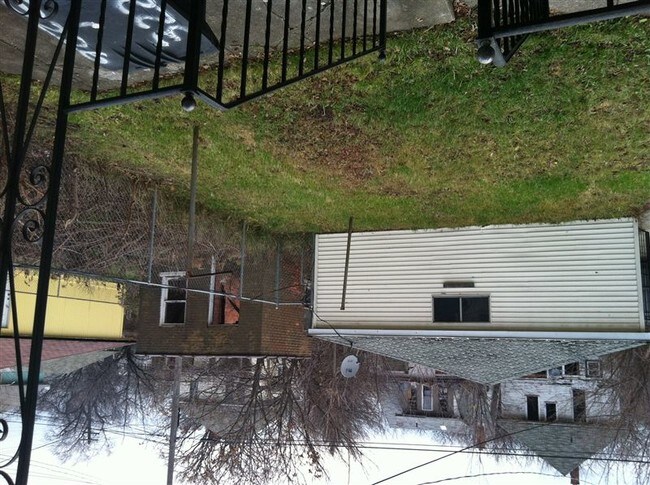 Foto del edificio - 3226 Lothrop St