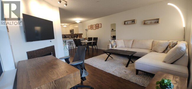 Photo du bâtiment - 1525 Pendrell St