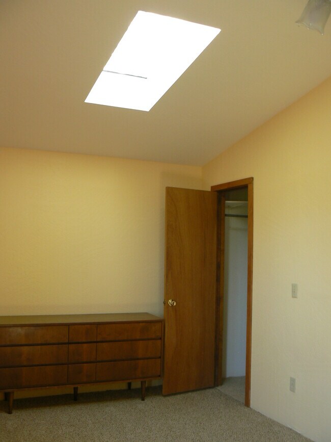 Building Photo - 6971 Rapp Ln