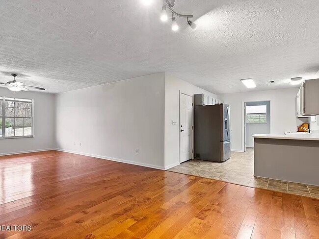 Foto del edificio - 5000 Stewart Ridge Rd