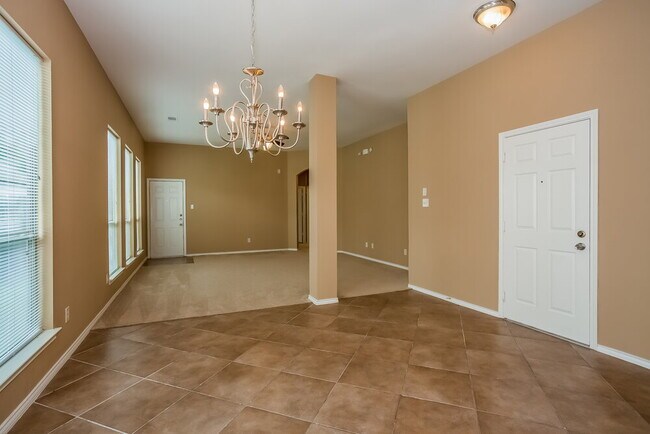 Foto del edificio - 16531 Strathmore Manor Ln