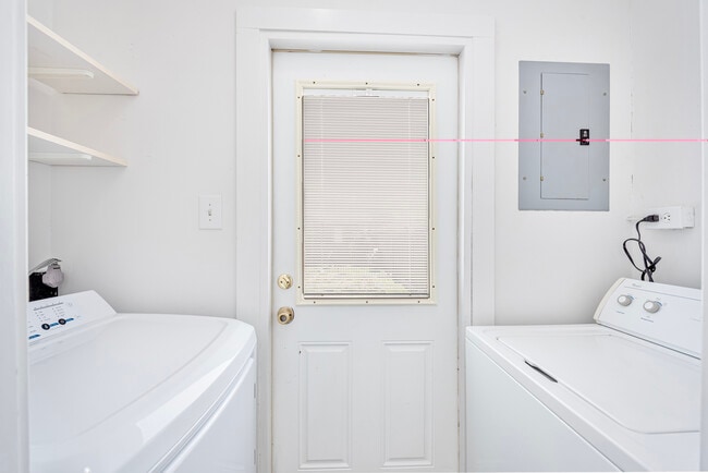 Foto del edificio - LC Rental: 128 East 23rd