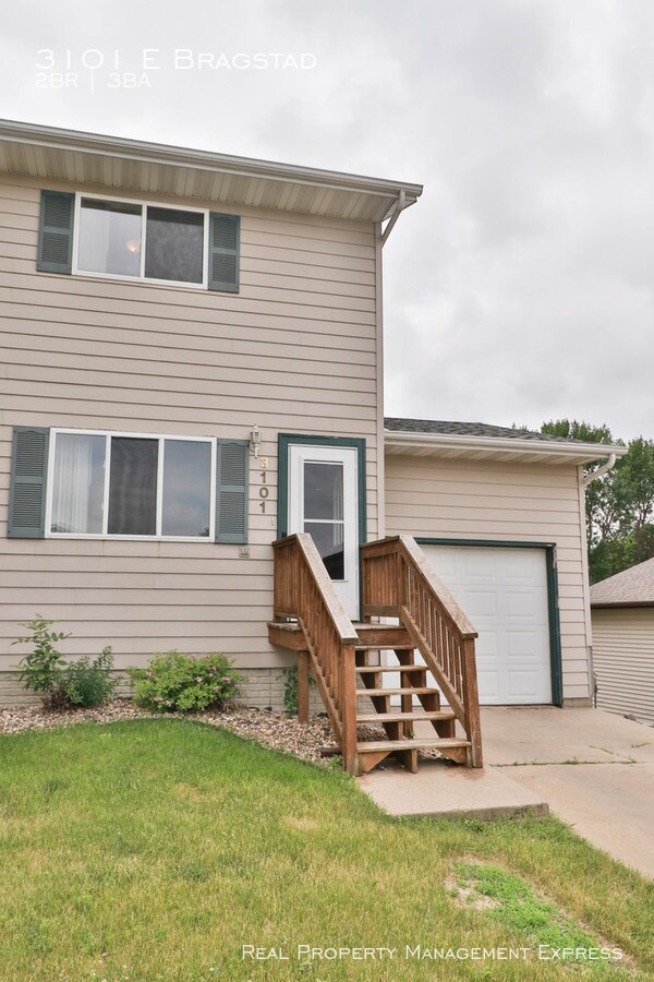 3 story 2 bedroom duplex to call home! House Rental in Sioux Falls