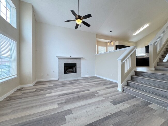 Foto del edificio - East El Paso Split Tri-Level 3 bed/2 bath Refrig A/C with bonus loft!