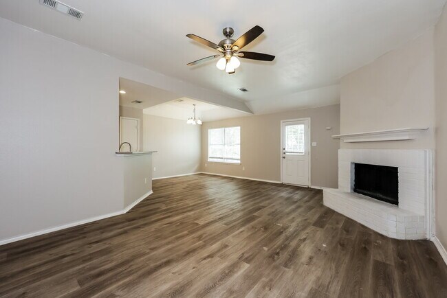 Foto del edificio - 2628 Hidden Springs Dr