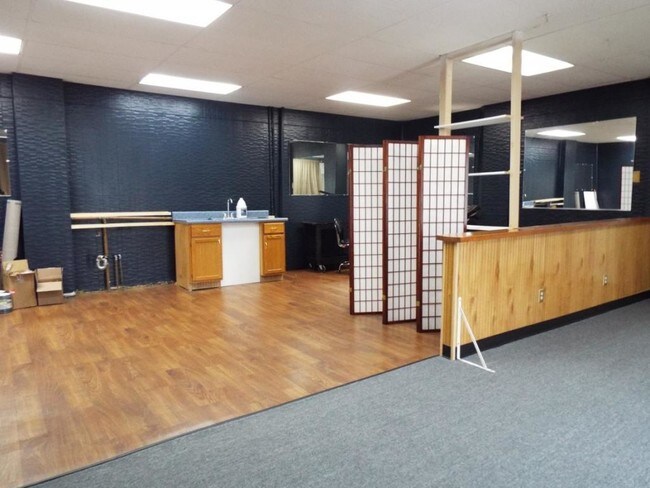 Building Photo - 221 Ackley Ave
