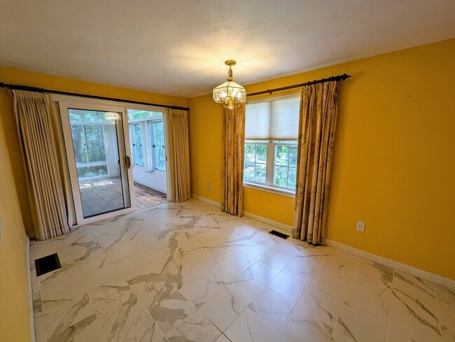 Building Photo - 52 Palomino Dr