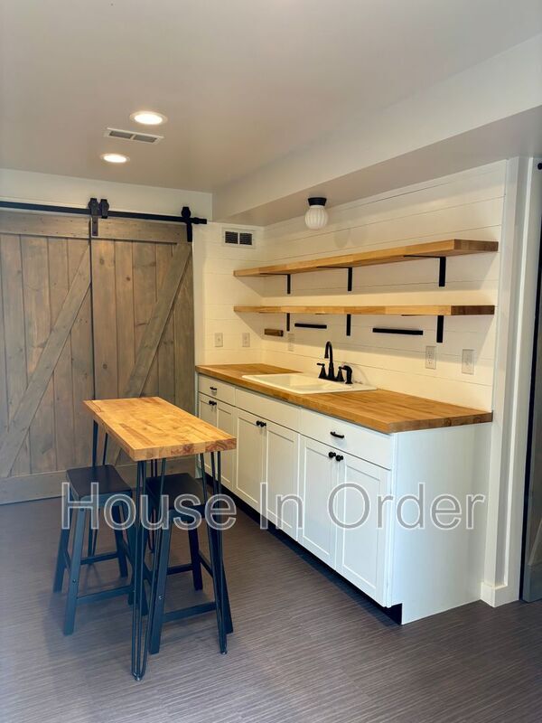 Foto del edificio - 12 Rockwood Ln