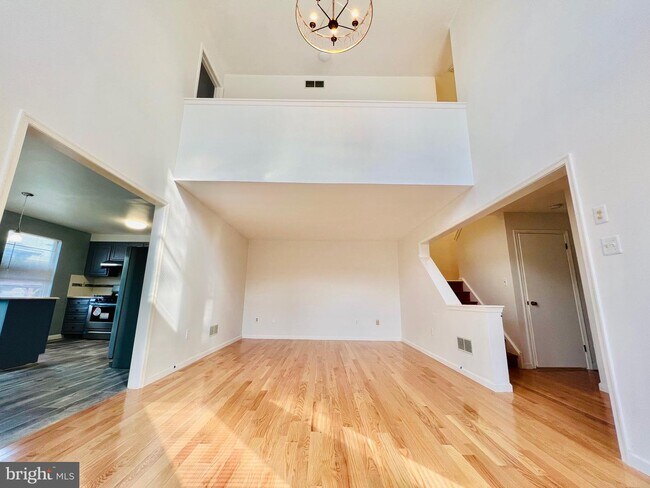 Building Photo - 132 Red Haven Dr
