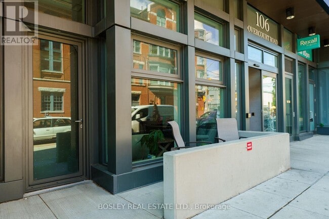 Building Photo - 106 Dovercourt Rd