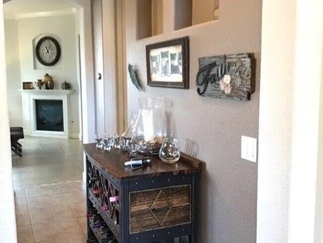 Entrada principal - 1098 Columbus Way