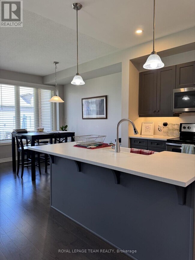 Building Photo - 1162 Beckett Cres