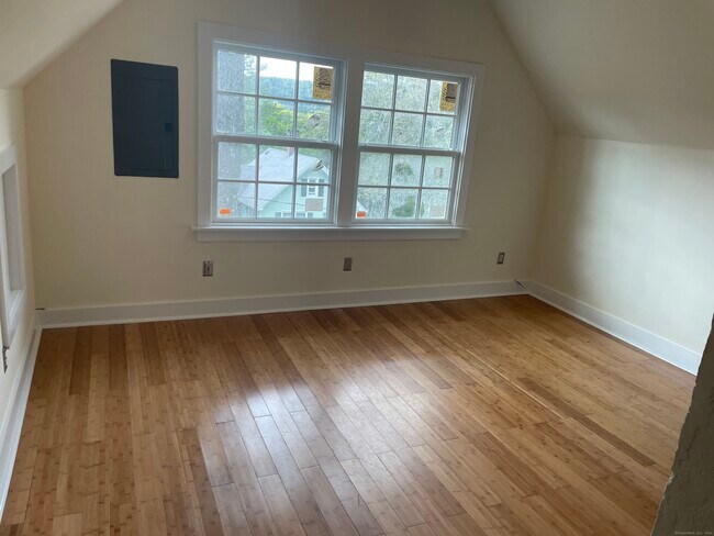 Building Photo - 156 Wellsville Ave