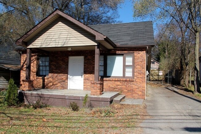 Building Photo - 1047 E Trinity Ln