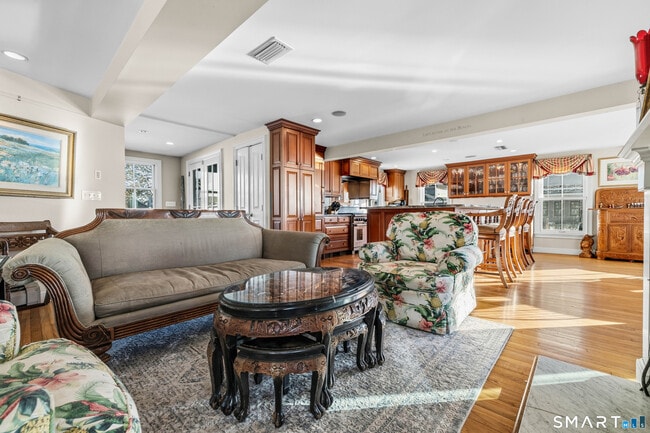 Building Photo - 5 Middle Beach Rd