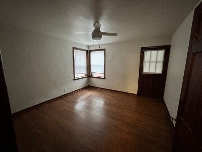 Foto del edificio - 6307 Sutherland Ave