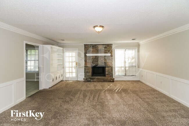 Foto del edificio - 7132 Shadow Oaks Dr