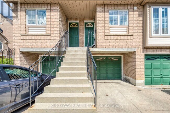 Building Photo - 80-80 Strathaven Dr
