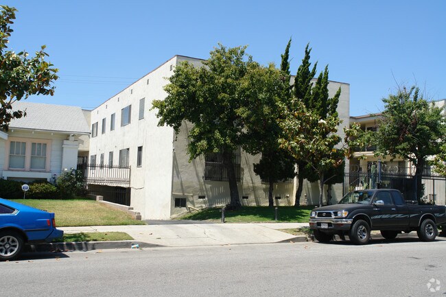 Building Photo - 915 S St Andrews Pl