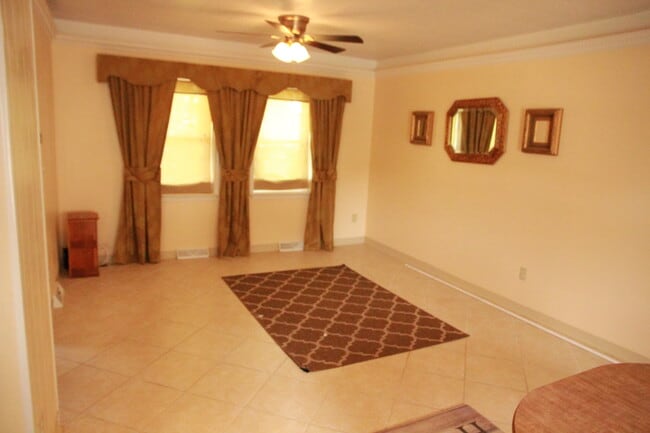 Foto del edificio - 754 E Washington Ave