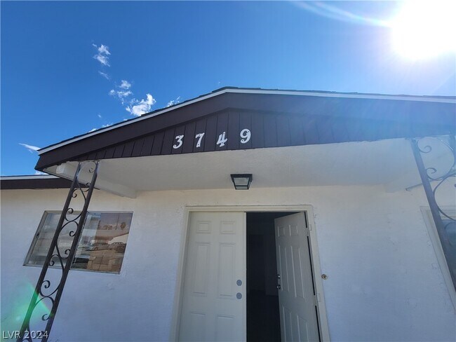 Foto del edificio - 3749 Ponderosa St