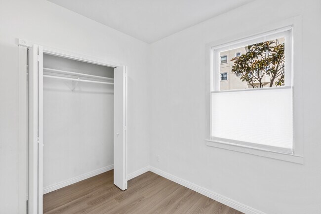 Building Photo - 1302 4th Ave