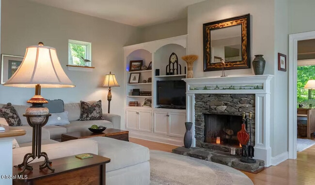 Building Photo - 27 Hill Rd