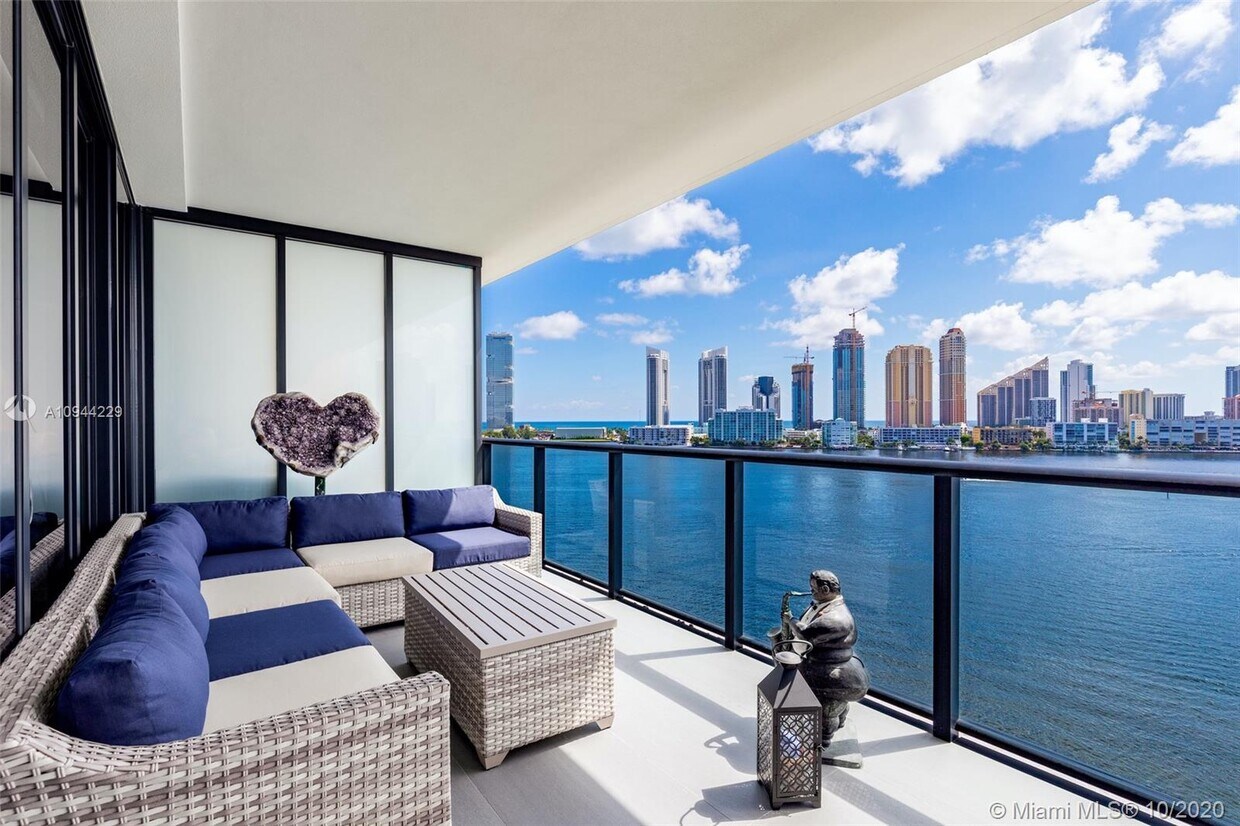 Foto principal - 5000 Island Estates Dr