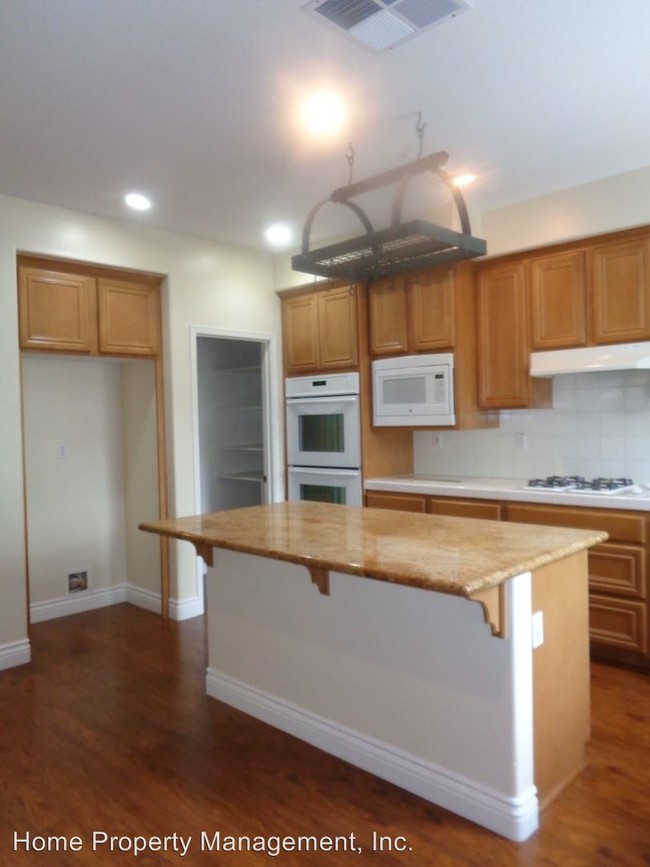 Building Photo - 4 br, 2.5 bath House - 20911 Cabrillo Lane