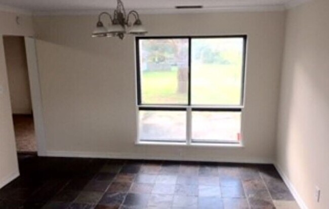 Foto del edificio - 504 Heritage Dr