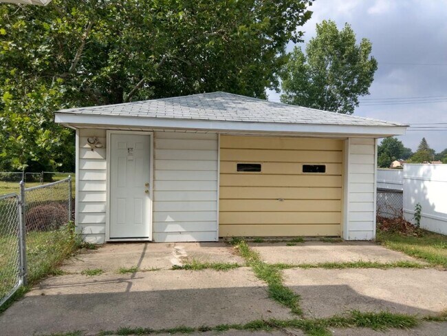 Building Photo - 32626 Sheridan