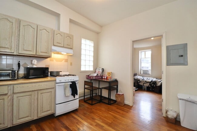 Building Photo - 359 2nd St