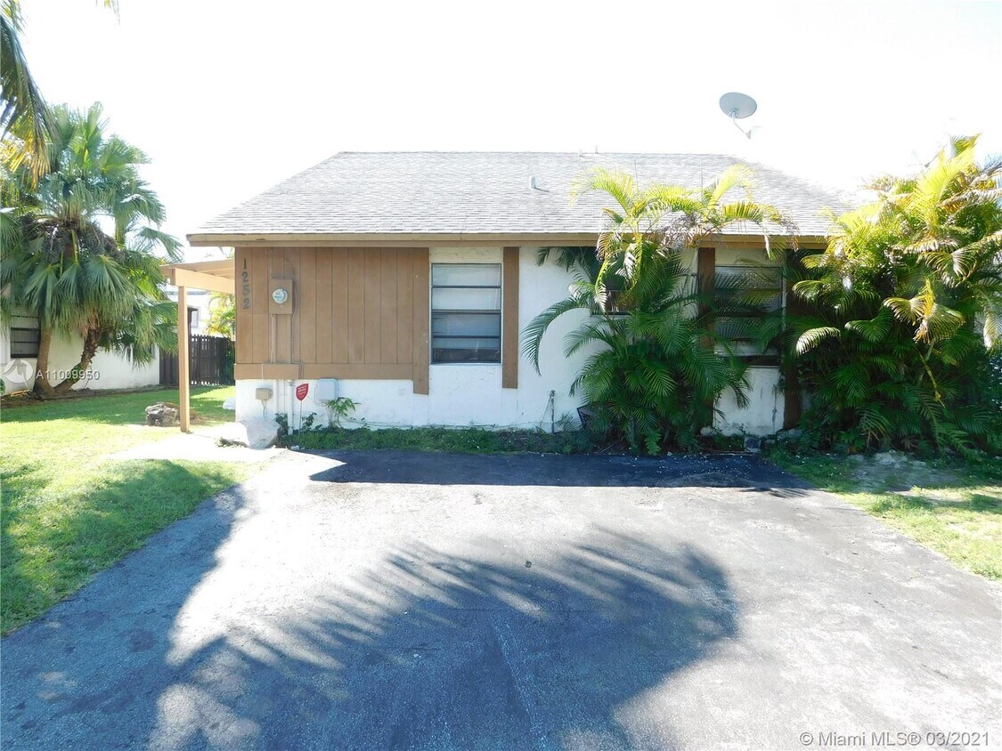 1252 Sandpiper Blvd, Homestead, FL 33035 Townhouse for Rent in