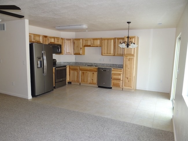 Building Photo - 860 S 550 E