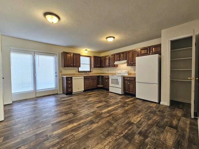 Building Photo - 137 Millview Ct