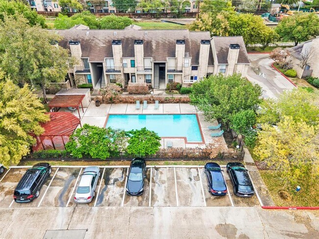 Foto del edificio - 10811 Richmond Ave.
