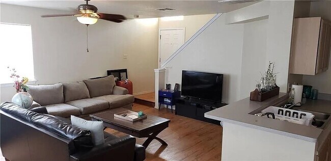 Foto del edificio - 3 Bedroom, 3.5 Bathrooms - 2 Car Garage - ...