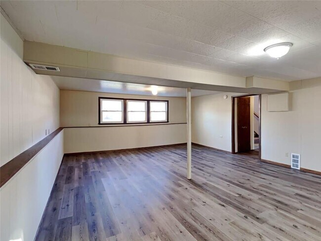 Building Photo - 12928 Viking Dr