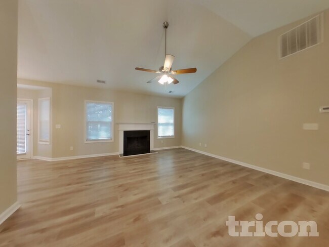 Foto del edificio - 652 Amberwood Dr
