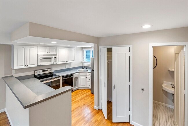 Building Photo - 53 Brackett Pl