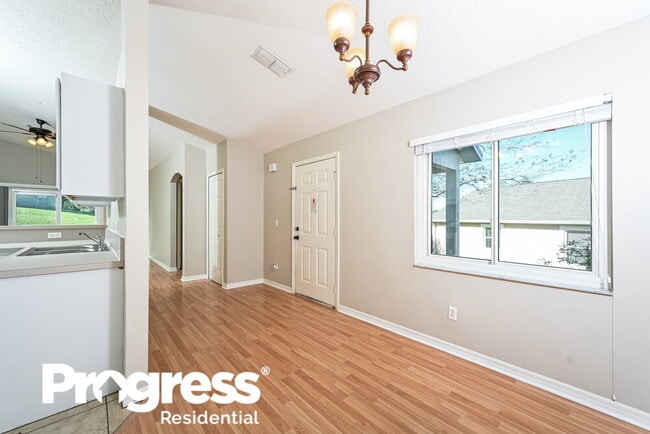 Building Photo - 1323 Hillview Dr