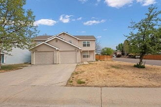 Building Photo - 430-432 Sundance Cir N