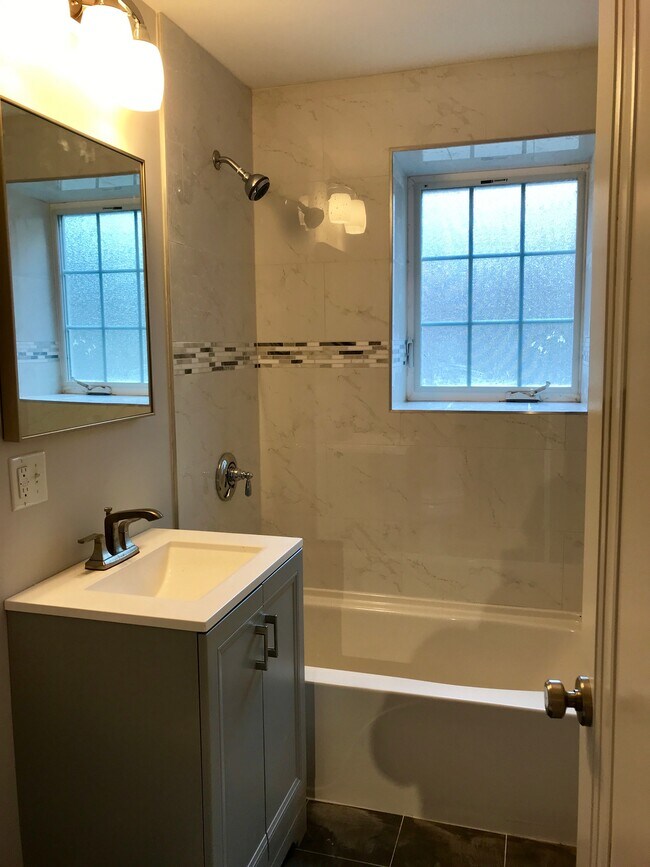 Building Photo - 28 Rustic St